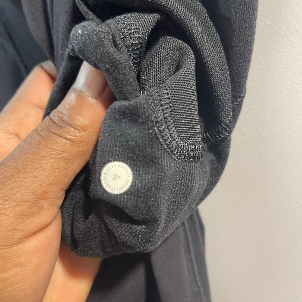 Black Jogger Pants Lululemon Ready To Rulu Joggers Crop Size 4 Good Condition - Picture 4 of 6